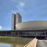 Congresso debate escala 6x1, segurança e blusinhas