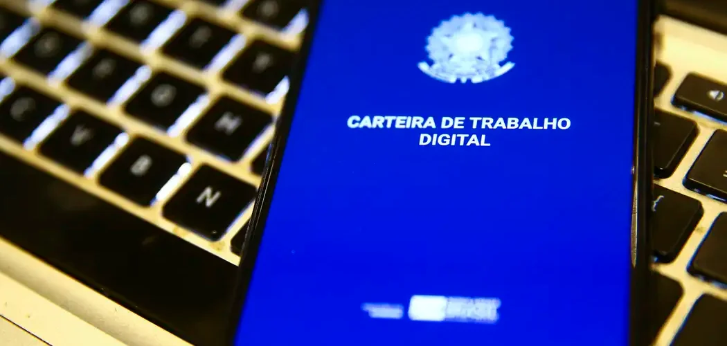 Desemprego cai para 5,3% até agosto no Brasil