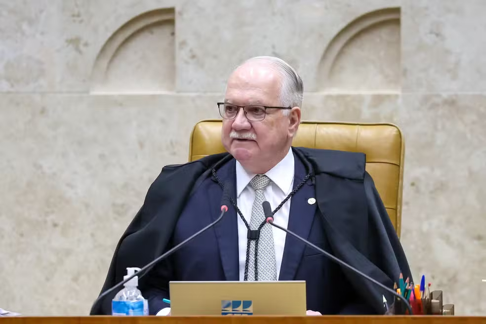 Ex-ministros do STF pedem apuração a Fachin