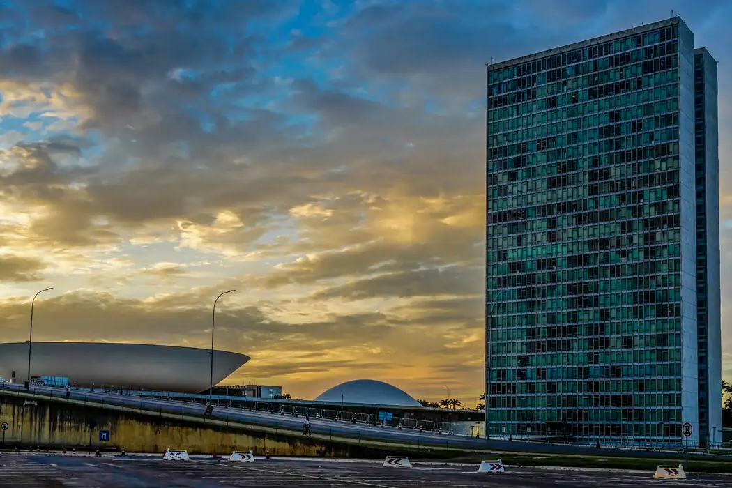 Fim da escala 6x1 não vai a plenário no Senado