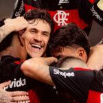 Flamengo empata no fim e avança à semifinal