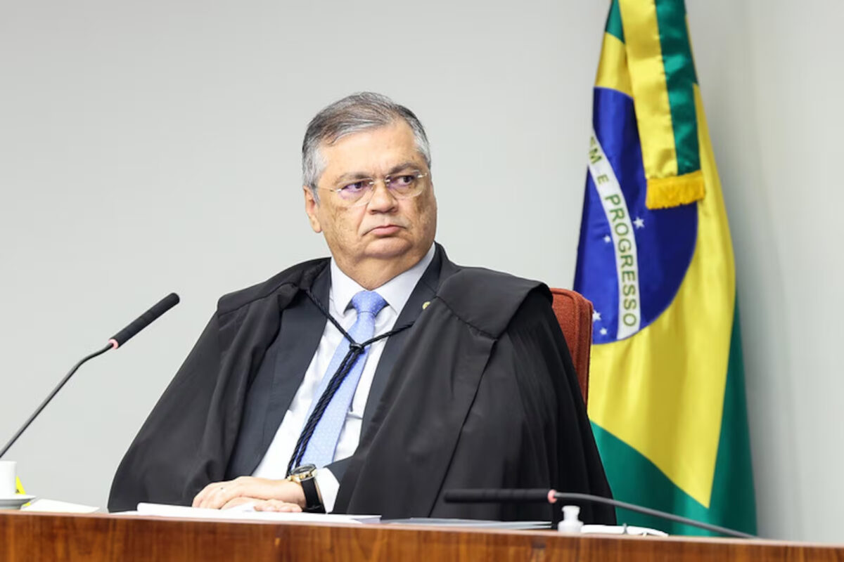 Flávio Dino reverte afastamento de cúpula da PF