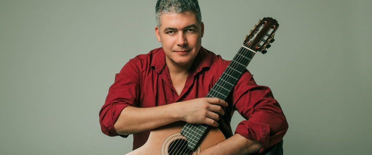 Música: Julio Lemos apresenta Brasil Acústico em Fortaleza
