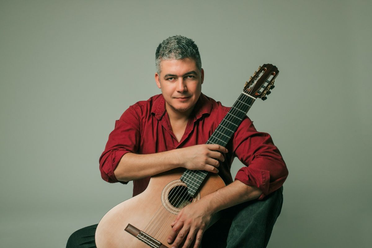 Música: Julio Lemos apresenta Brasil Acústico em Fortaleza