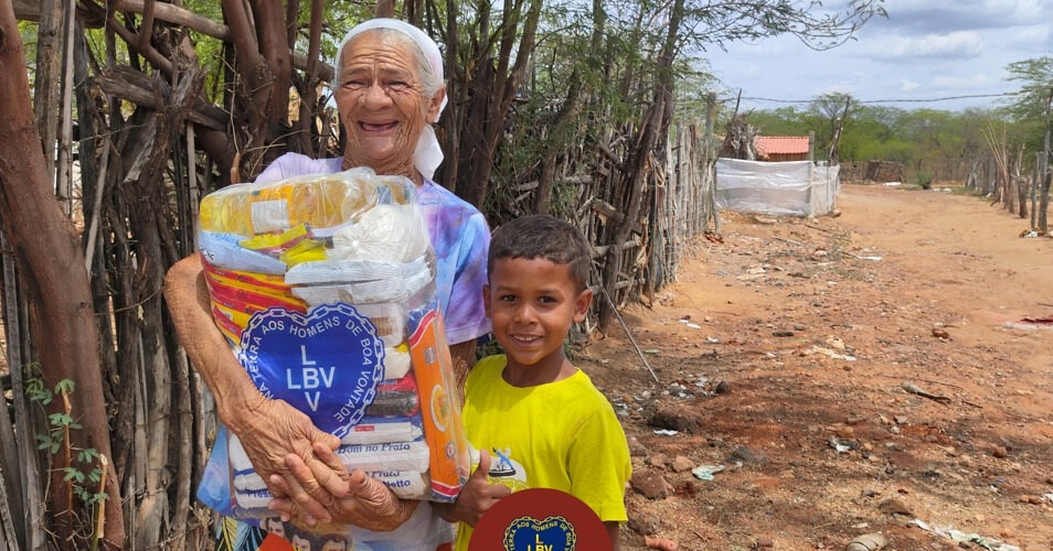 LBV arrecada alimentos para famílias no Natal