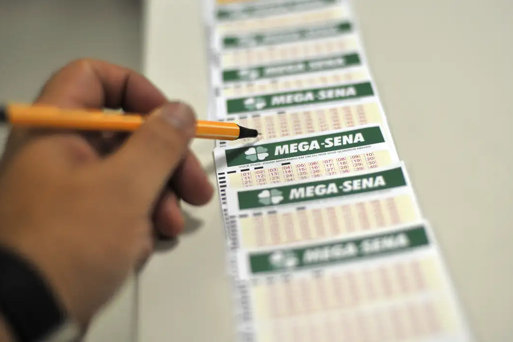 Economia: Mega-Sena sorteia R$ 38 milhões nesta quinta-feira Concurso 3.062 será realizado às 21h; apostas podem ser feitas até as 20h