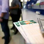 Mega-Sena sorteia prêmio acumulado de R$ 76 milhões