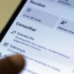 Economia: Transações com Pix caem após proibição das bets