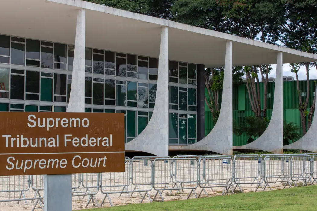 STF analisa hoje conversas entre Moraes e Vorcaro