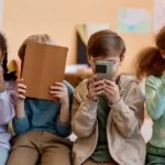 UE planeja restringir redes sociais para menores de 13 anos