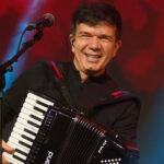 Waldonys leva música e poesia ao Teatro RioMar