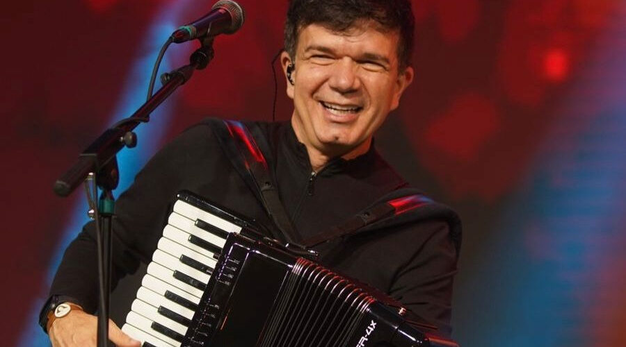 Waldonys leva música e poesia ao Teatro RioMar