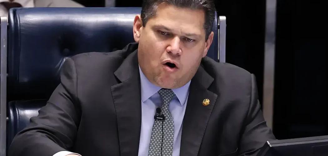 Alcolumbre promulga fim da escala 6x1 nesta sexta