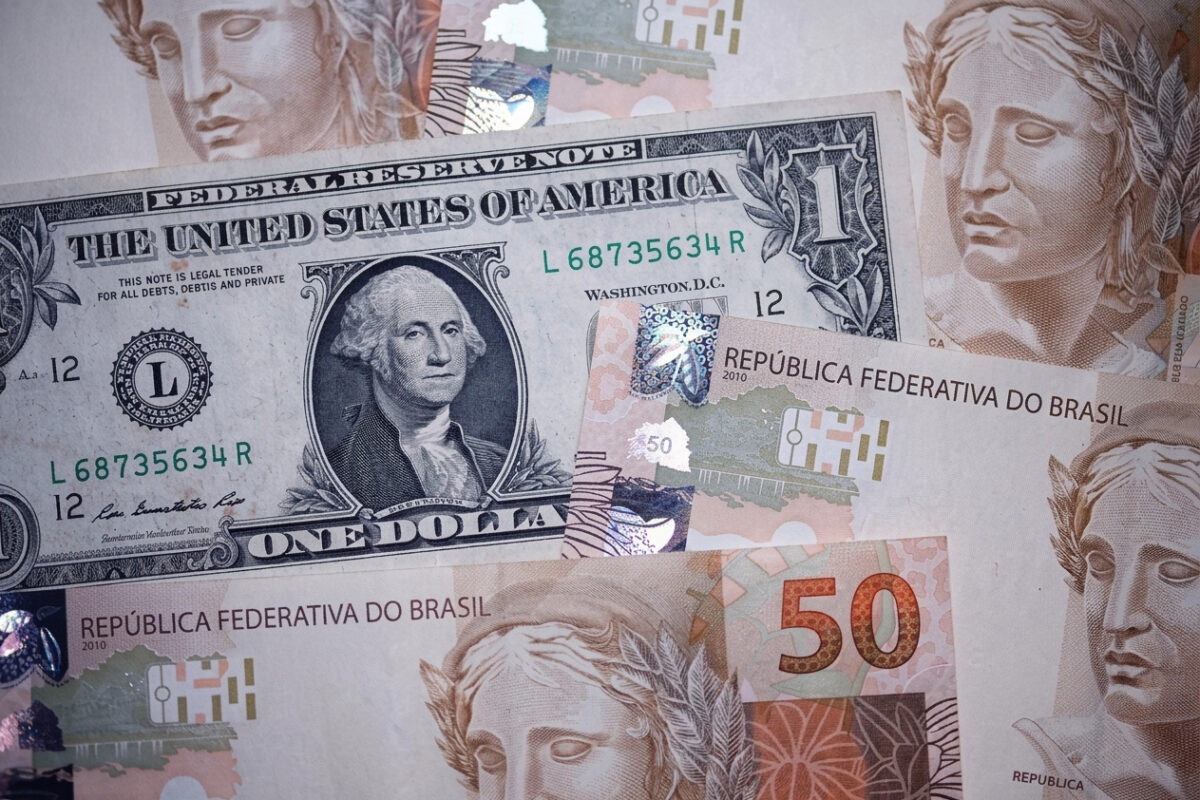Dólar dispara após vitória de Lula e Bolsa aciona circuit breaker