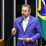 Política: Elmano é reeleito governador do Ceará