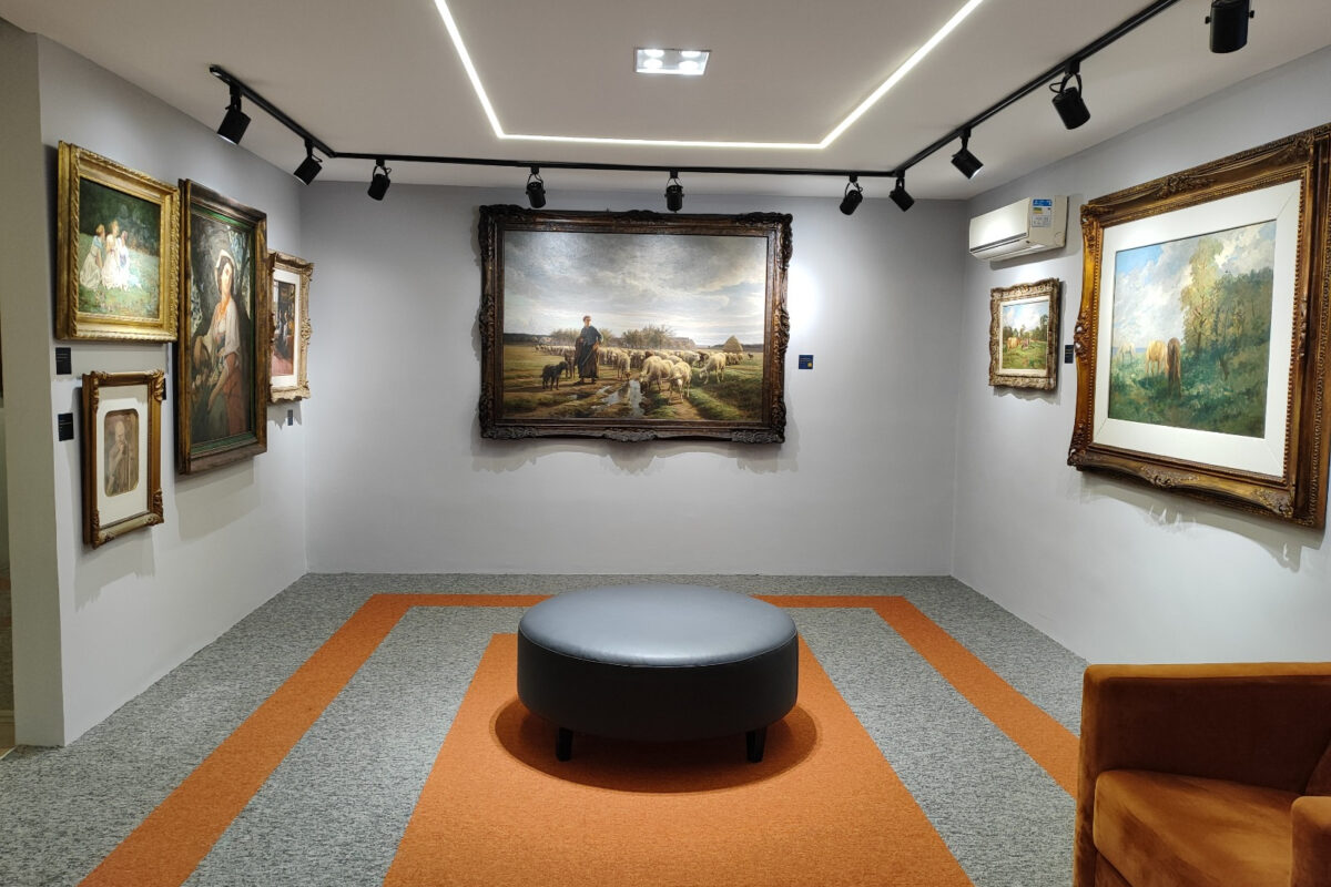 Exposição reúne obras de artistas brasileiros e internacionais