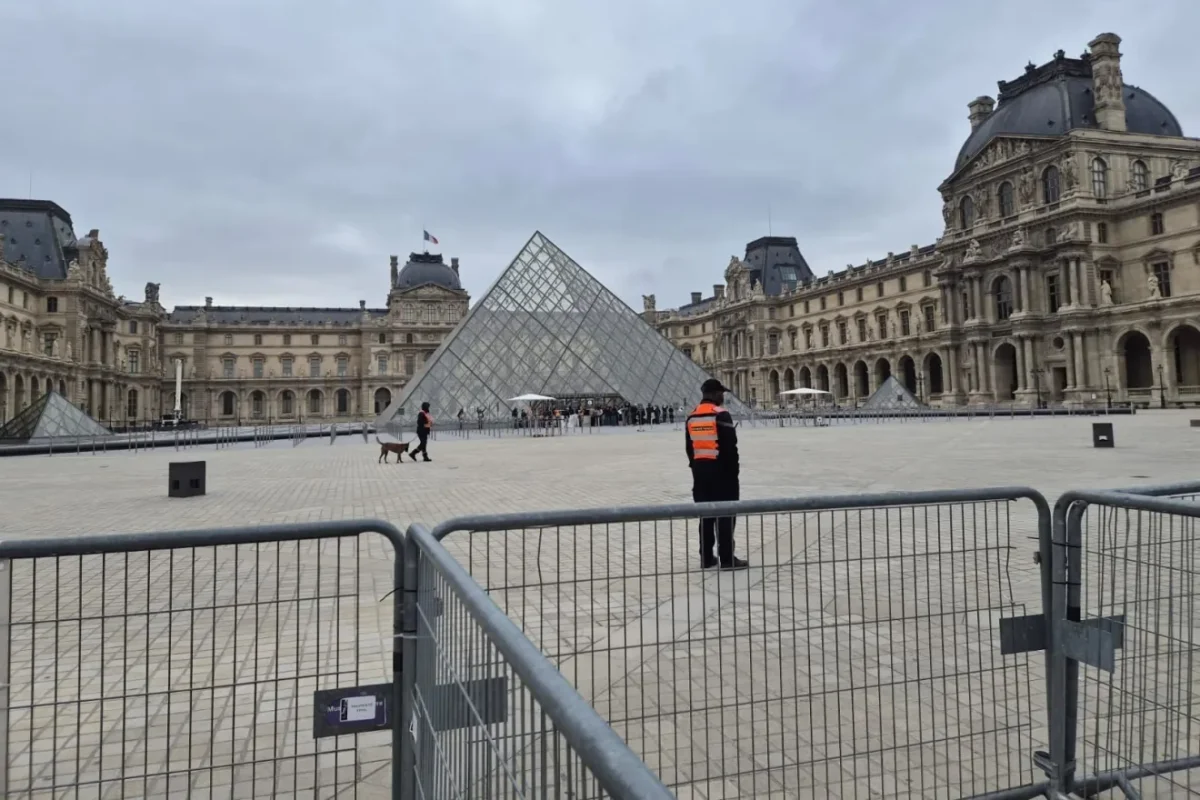 Louvre fecha após protestos e greve estudantil