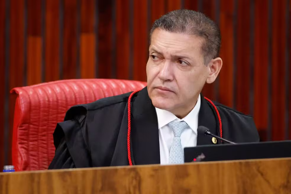 Nunes Marques suspende canal Exército do Lula