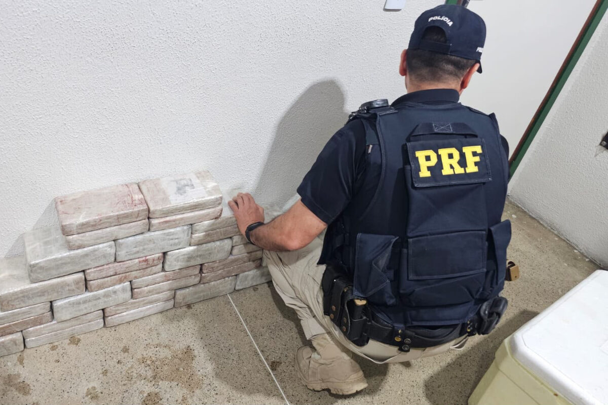 PRF apreende 46 kg de cocaína escondidos em caixas de açaí no Ceará
