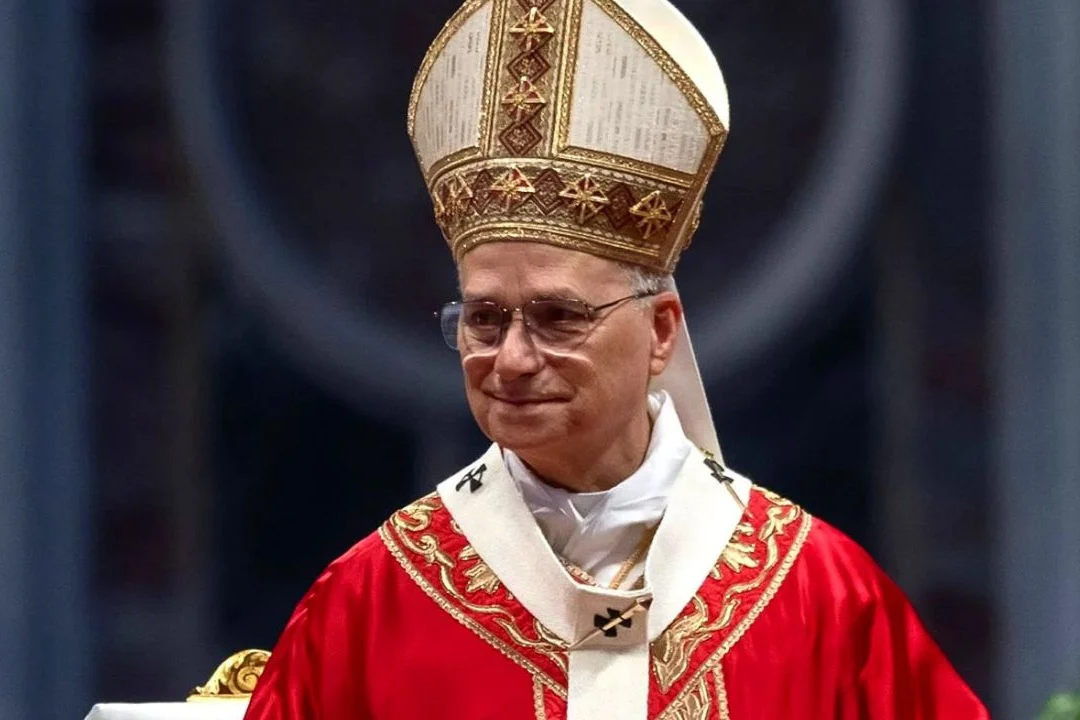 Papa Leão XIV será internado nesta terça-feira