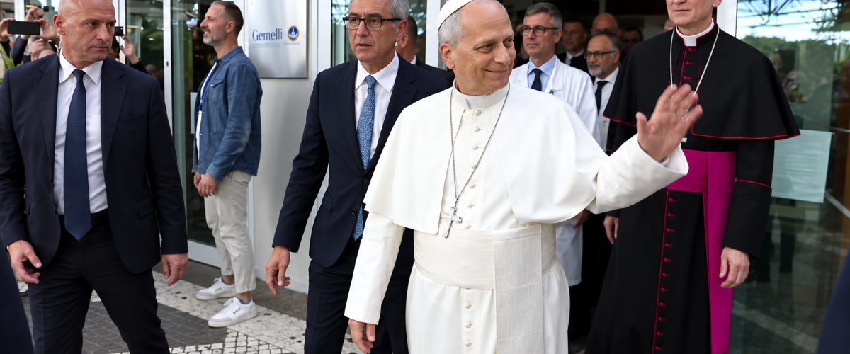 Saúde: Papa Leão XIV recebe alta e retorna ao Vaticano