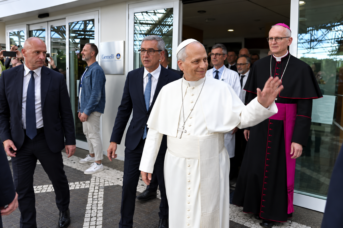 Saúde: Papa Leão XIV recebe alta e retorna ao Vaticano