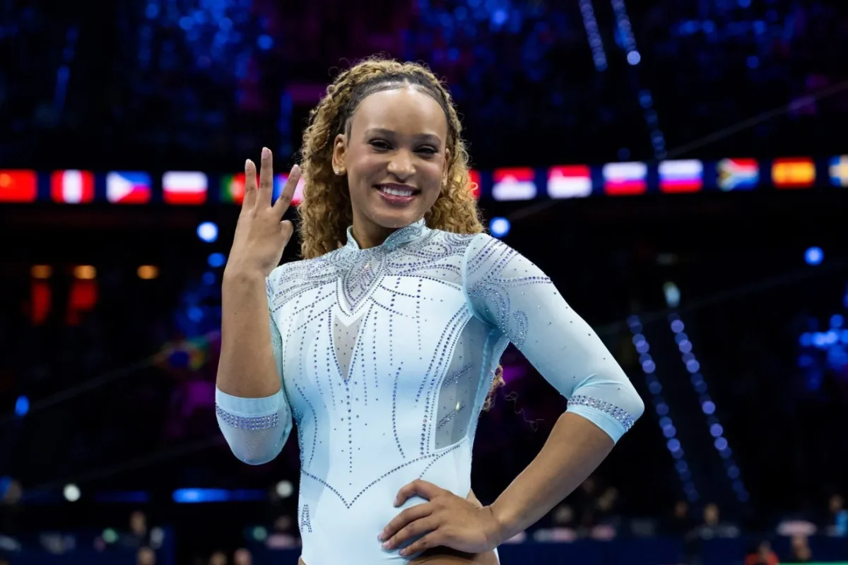 Rebeca Andrade conquista tricampeonato mundial no salto