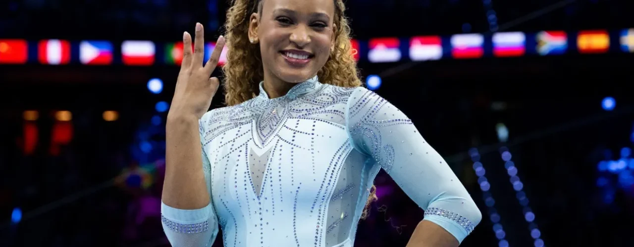 Rebeca Andrade conquista tricampeonato mundial no salto