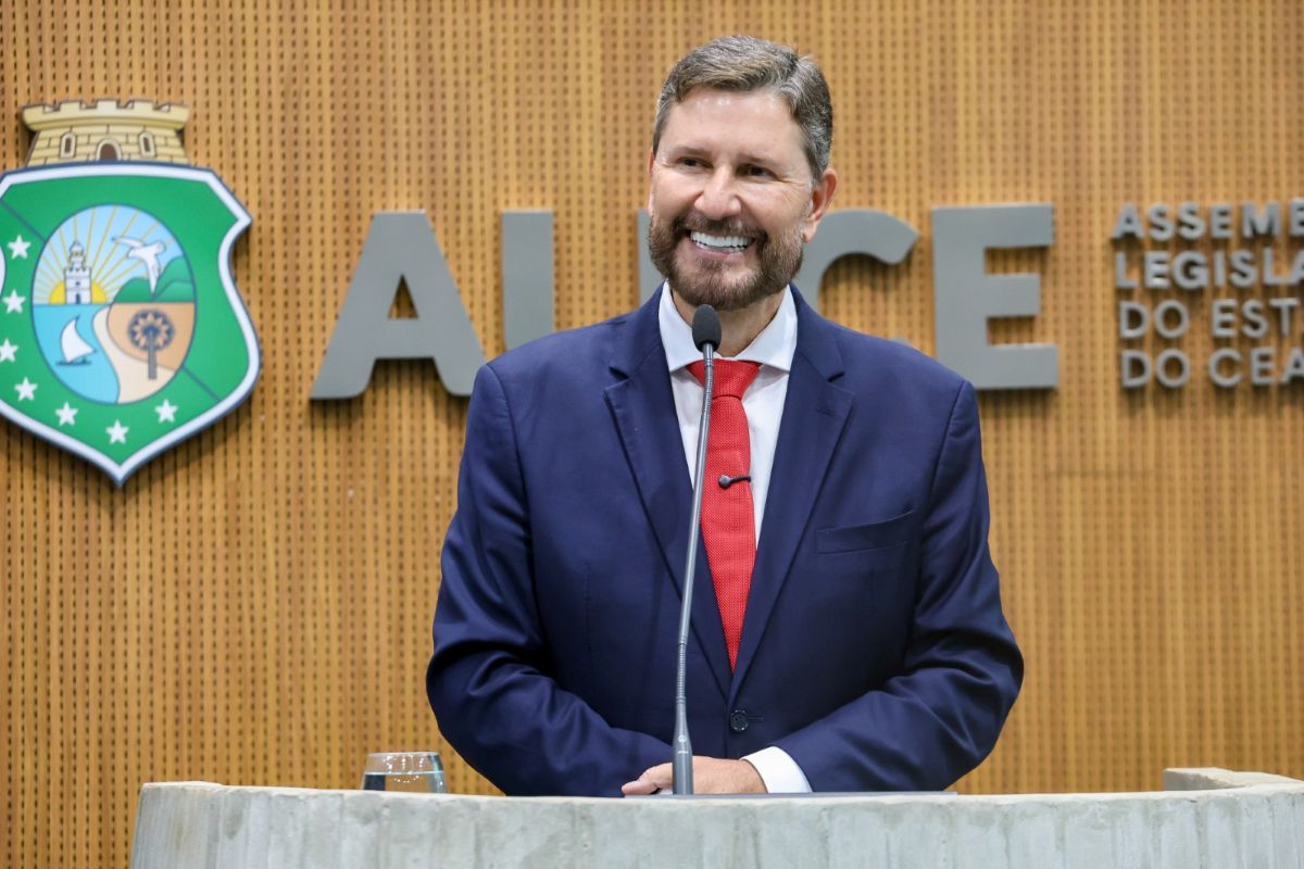 Alece: Servidores terão pagamento antecipado e feriadão
