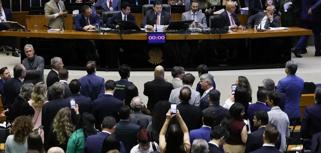 Senado vota fim da escala 6x1 na quarta-feira (14)