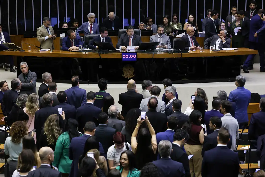 Senado vota fim da escala 6x1 na quarta-feira (14)