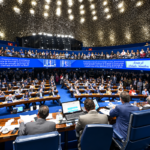 Trabalho: Senado aprova PEC que acaba com escala 6x1