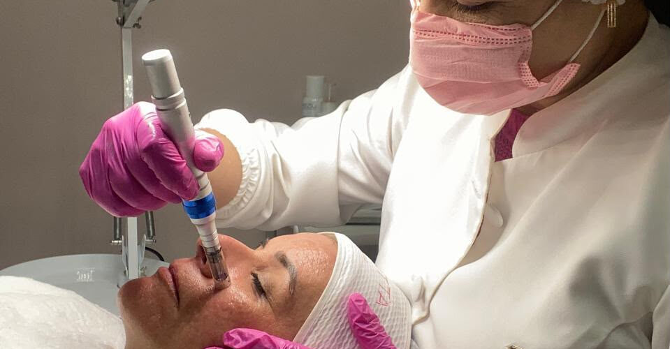 Skinimalismo alerta para riscos do excesso de cosméticos