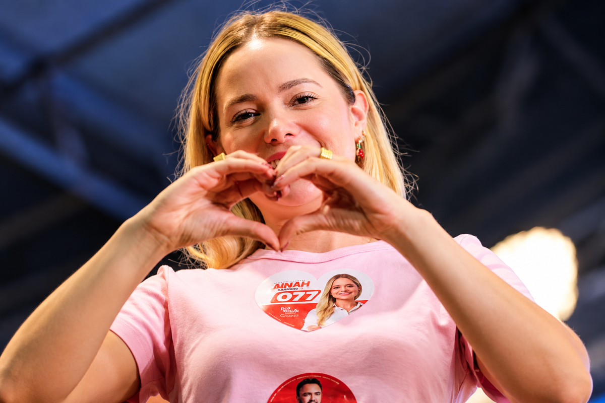 Filha de Barroquinha recebeu 265.585 votos e se tornou a mulher mais votada da história do Ceará para a Câmara