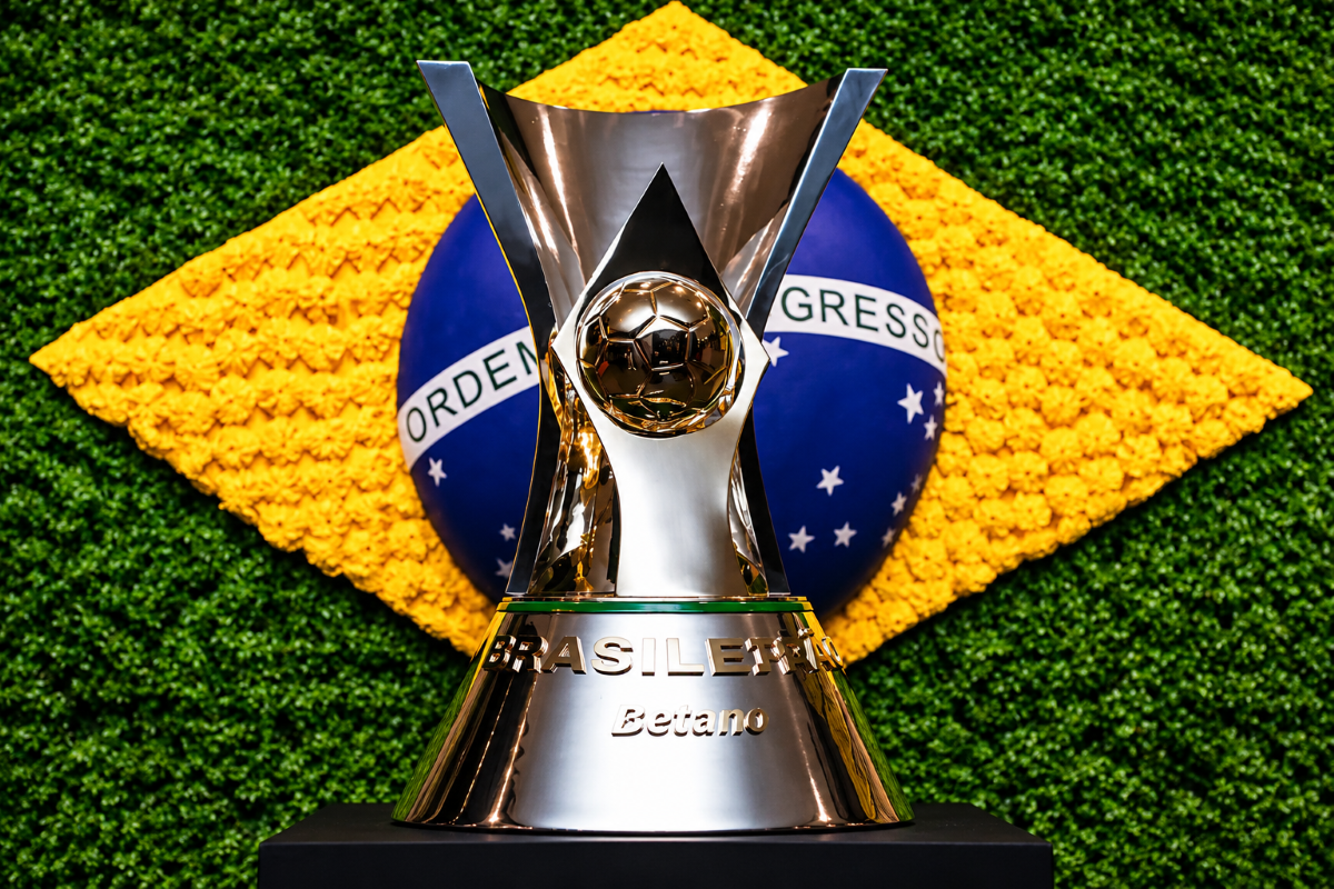 Futebol: Palmeiras e Flamengo duelam pelo título