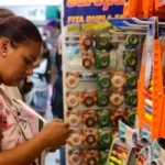 Varejo cresce 0,1% em agosto, aponta IBGE