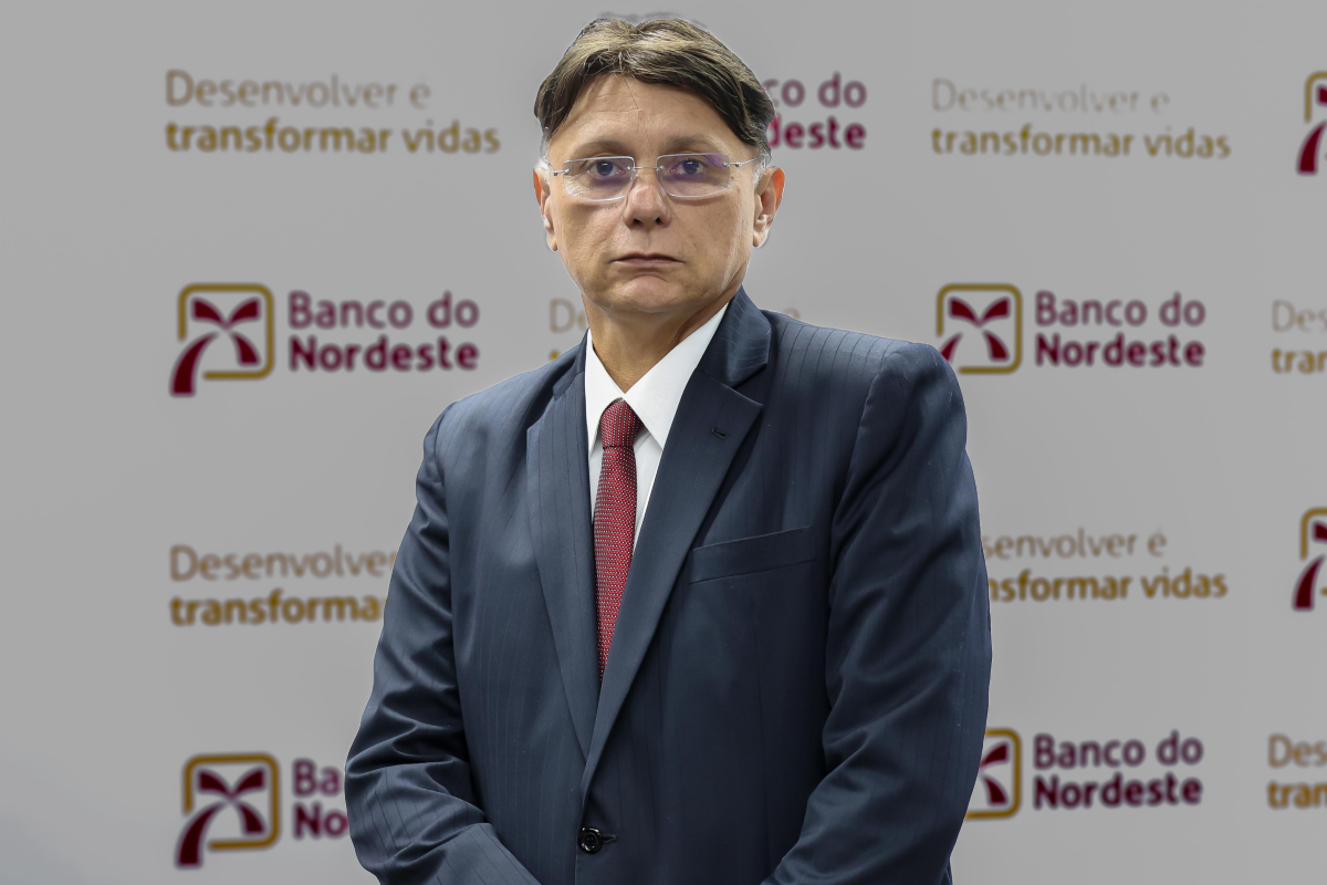 Economia: Vicente Aquino toma posse no BNB