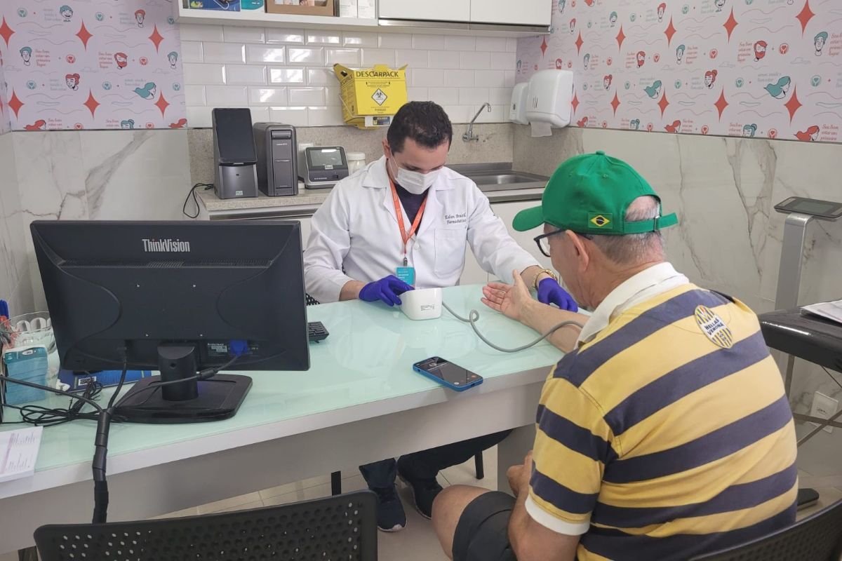 Saúde: Dia do Idoso alerta para riscos da automedicação