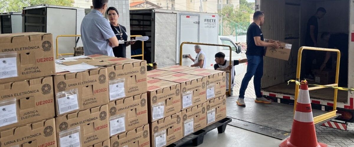 Eleições: TRE-CE inicia transporte de urnas em Fortaleza